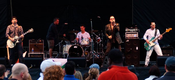 Retrenders - Zoostation The Complete U2 Experience - Band3