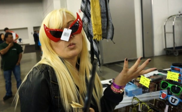 Wizard World 2015  - Red Sunglasses - Sayori Chu - Retrenders